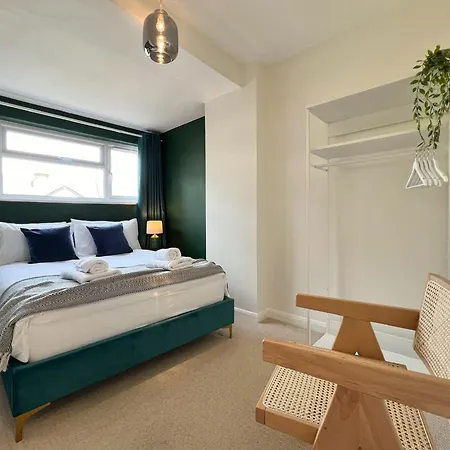 Charming Central Windsor 2 Bed Cottage Free Residents Parking And Private Garden Legoland Ascot Windsor Castle Thorpe Park Heathrow Airport Exterior photo