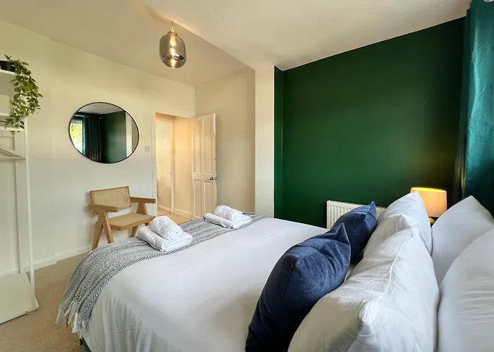 Charming Central Windsor 2 Bed Cottage Free Residents Parking And Private Garden Legoland Ascot Windsor Castle Thorpe Park Heathrow Airport