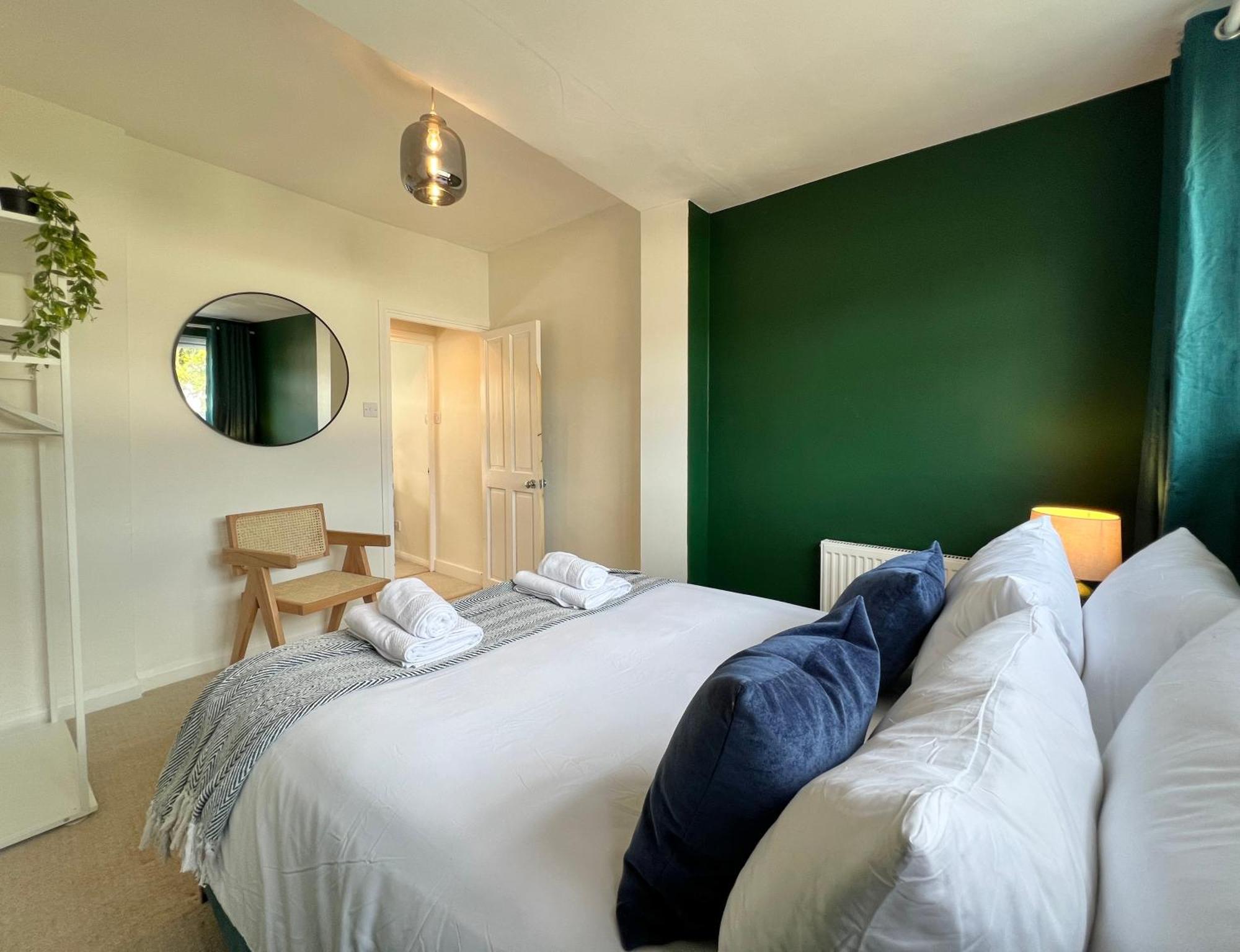 Ferienhaus Charming 2 Bed Free Residents Parking And Private Garden Legoland Ascot Castle Thorpe Park Heathrow Airport
