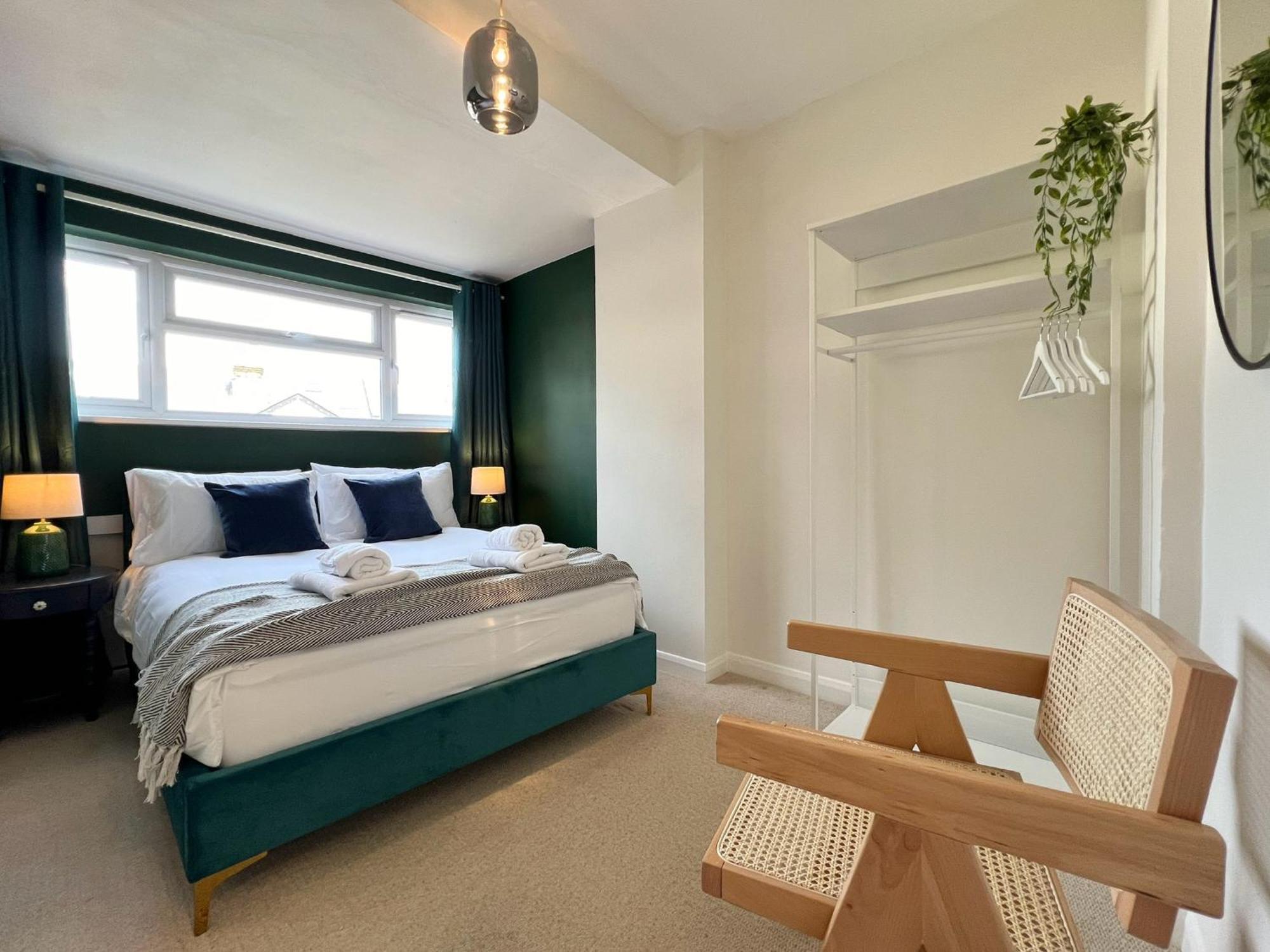Charming 2 Bed Free Residents Parking And Private Garden Legoland Ascot Castle Thorpe Park Heathrow Airport Ferienhaus *