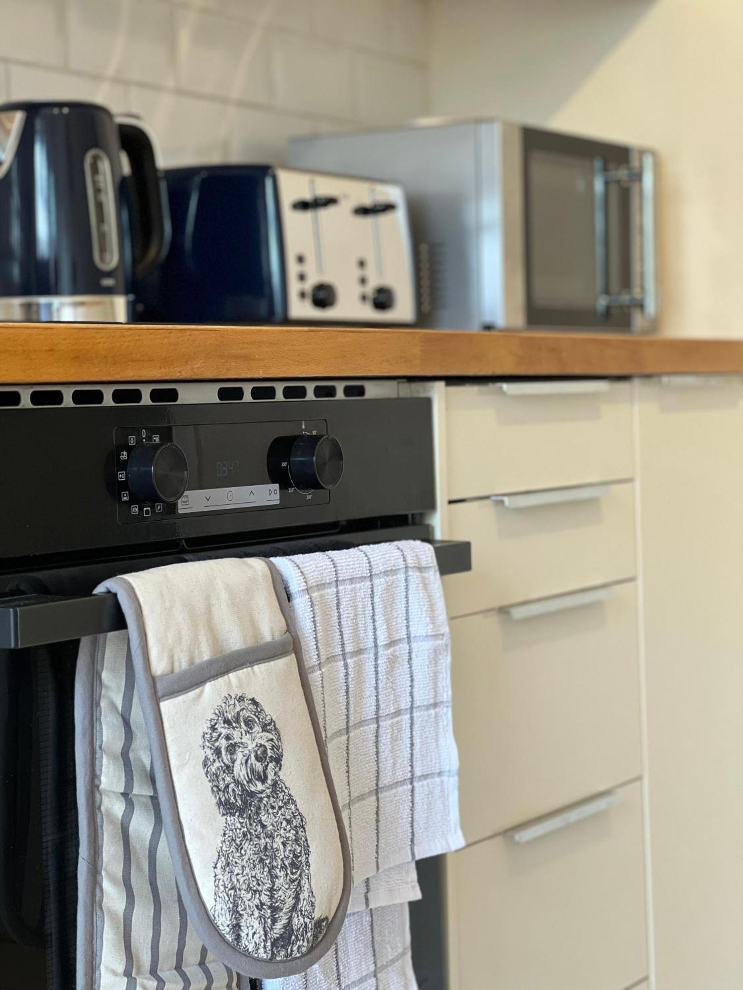 Ferienhaus Charming 2 Bed Free Residents Parking And Private Garden Legoland Ascot Castle Thorpe Park Heathrow Airport Windsor